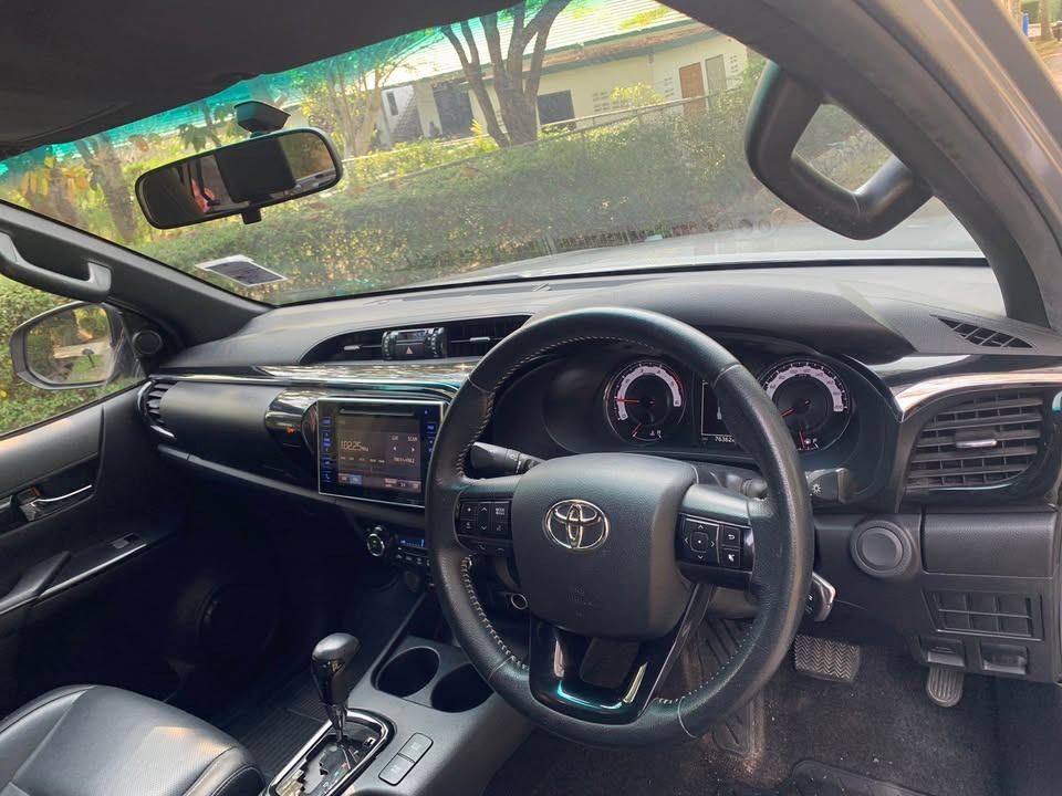 Car image 4